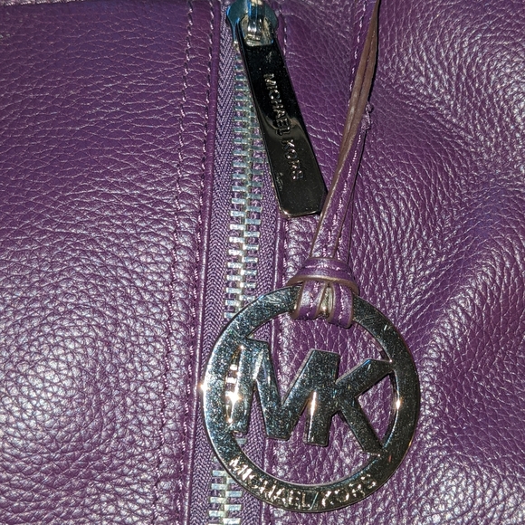 Michael Kors Hobo bag in purple. - Picture 4 of 4